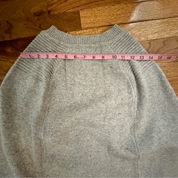 Mainstrip Heather Grey Poncho with Buttons Sz M NWT - Picture 7 of 9